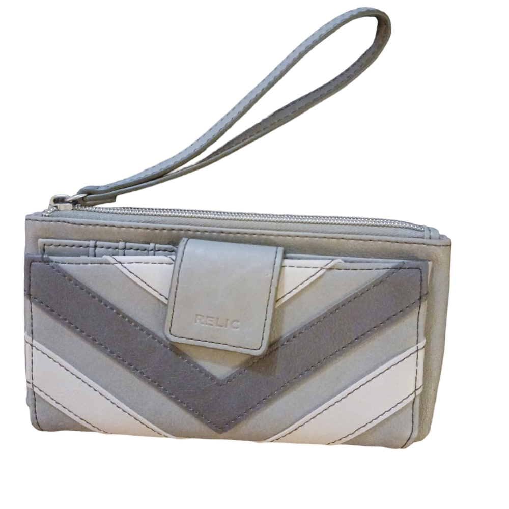 Relic gray womens wristlet.  Chevron front. Snap closure.